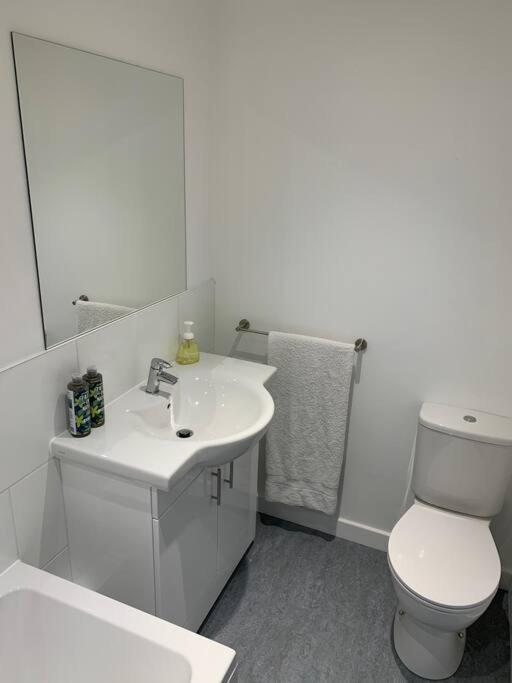 Newly Refurbished Uplyme Getaway Apartment ภายนอก รูปภาพ