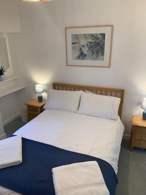 Newly Refurbished Uplyme Getaway Apartment ภายนอก รูปภาพ