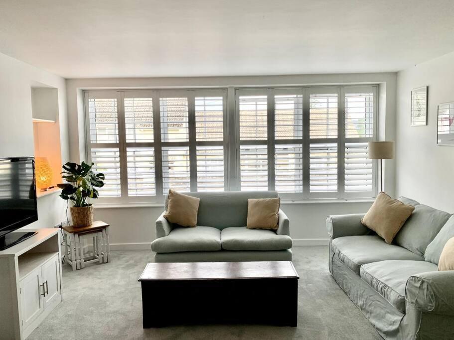 Newly Refurbished Uplyme Getaway Apartment ภายนอก รูปภาพ