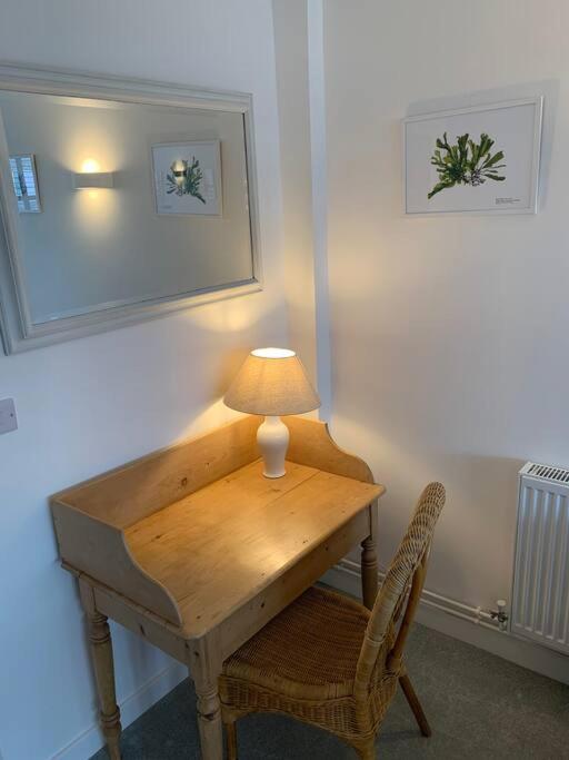 Newly Refurbished Uplyme Getaway Apartment ภายนอก รูปภาพ