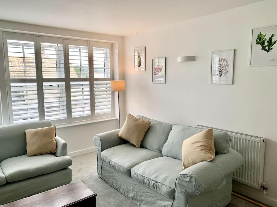 Newly Refurbished Uplyme Getaway Apartment ภายนอก รูปภาพ