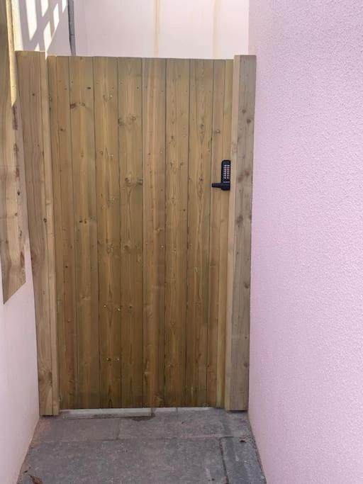 Newly Refurbished Uplyme Getaway Apartment ภายนอก รูปภาพ